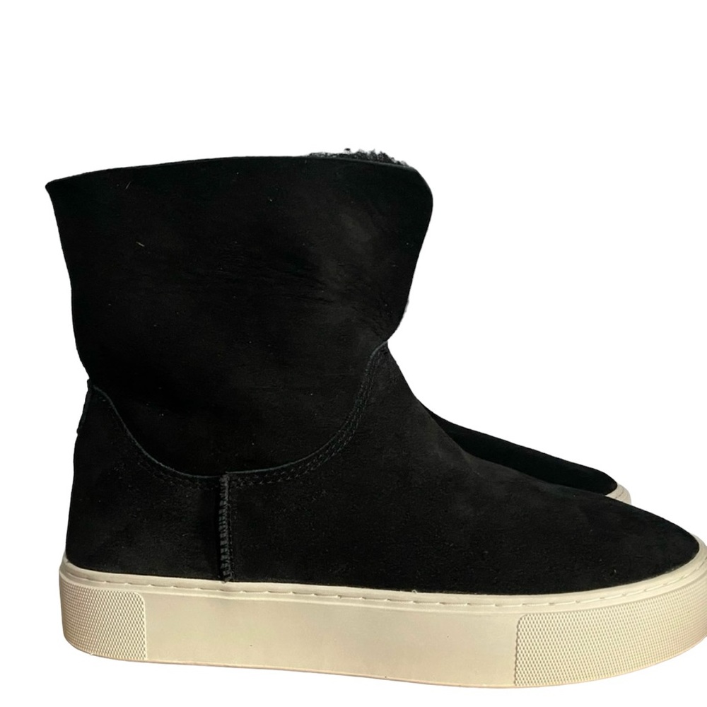 Ugg Women's Lynus Sneaker **Sz 8** Shearling lining